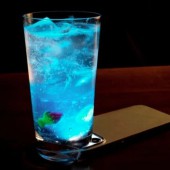 “Cocktail kiêng smartphone” – món nước để đối phó với những người cuồng điện thoại